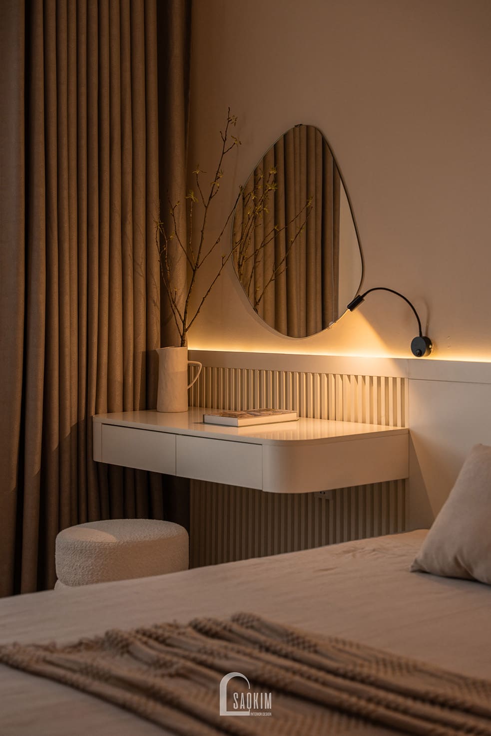 Thiết kế thi công nội thất bàn trang điểm phòng ngủ master chung cư phong cách Wabi Sabi mix Japandi dự án Hà Nội Paragon 138m2