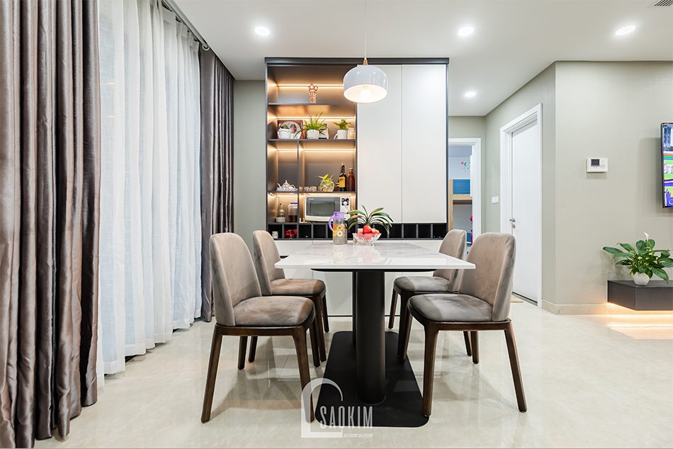 Không gian bàn ăn với 4 ghế cho 4 thánh viên trong gia đình