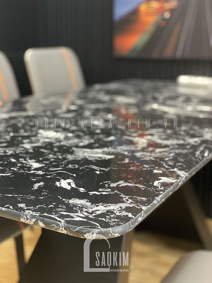 Cận cảnh mặt bàn ăn bằng đá tự nhiên