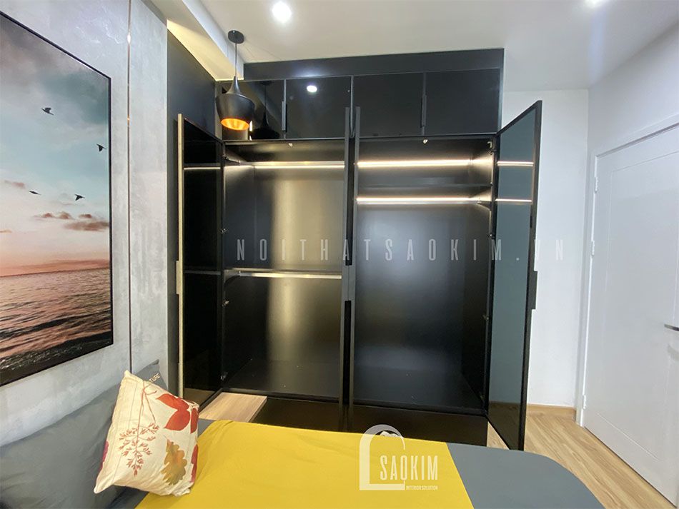 Tủ quần áo cánh kính lắp đèn led cảm ứng chạm, mỗi khi mở cửa tủ đèn led sẽ sáng