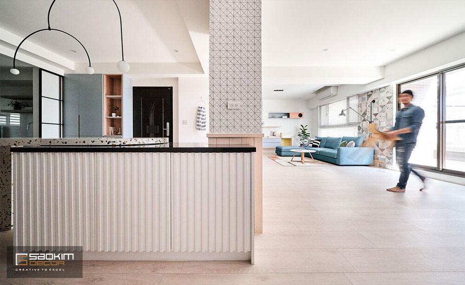 Nhờ cách bố trí khéo léo mà không gian sinh hoạt chung luôn thông thoáng và ngập tràn ánh sáng tự nhiên