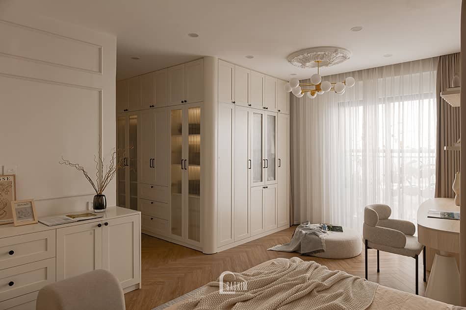 Hoàn thiện thiết kế thi công nội thất phòng ngủ master chung cư Aqua Bay Ecopark - 108m2 phong cách Parisian - tủ quần áo pha kính mờ sang trọng