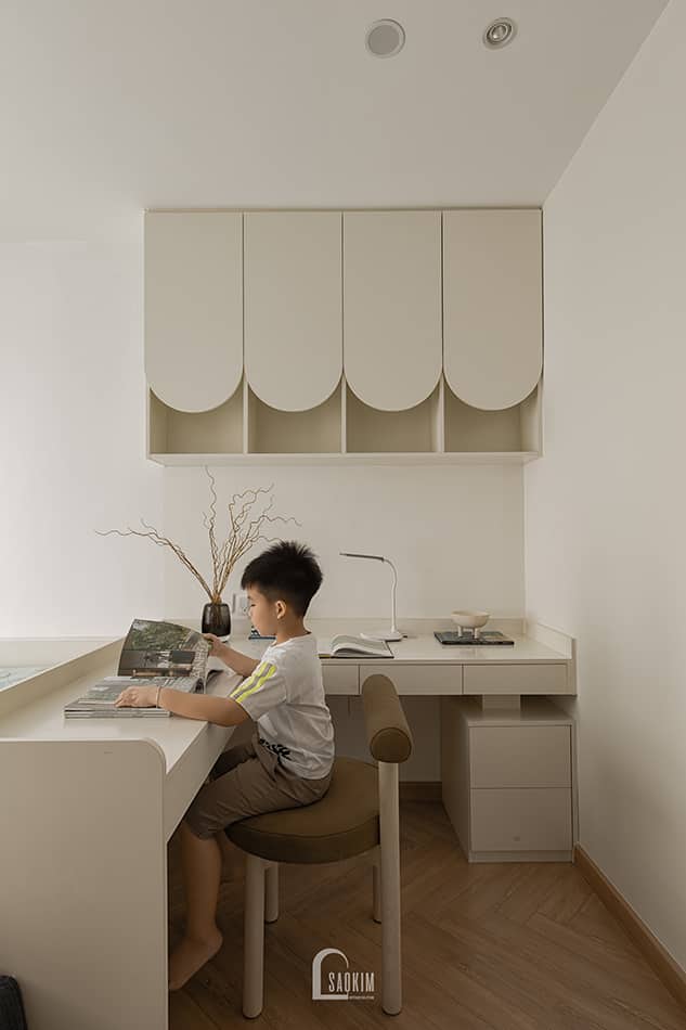 Hoàn thiện thiết kế thi công nội thất phòng ngủ bé trai chung cư Aqua Bay Ecopark - phong cách Parisian góc học tập thoải mái
